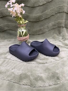 Boy Yessy slides
